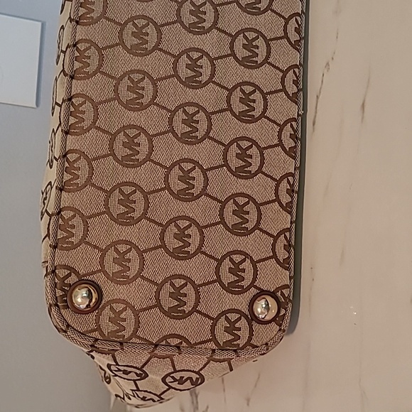 Michael Kors East West Monogram Travel Tote Bag Tan Brown Gold Hardware CarryAll - Picture 8 of 16